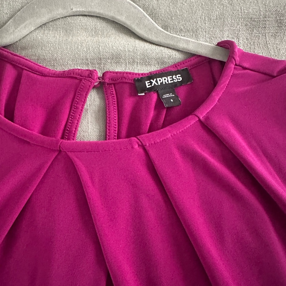 Express Fuchsia Sleeveless Blouse - Picture 2 of 3